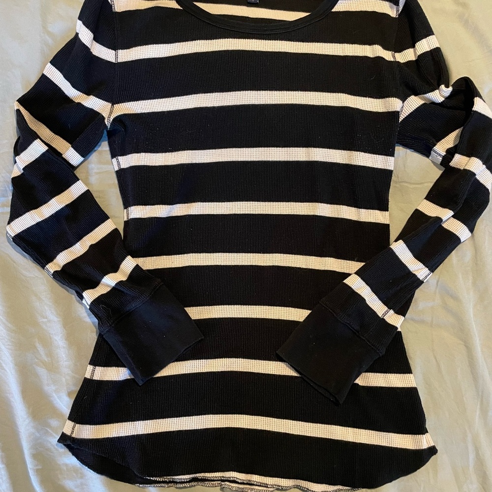 GAP Black and Cream Striped Long Sleeve Tee